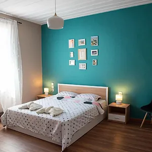 https://detached-house-with-a-yard-and-a-terrace-with-view.hotels-of-thessaloniki.com